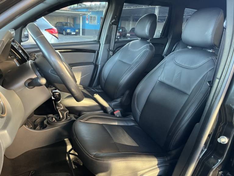 RENAULT - DUSTER - 2017/2018 - Preta - R$ 75.000,00