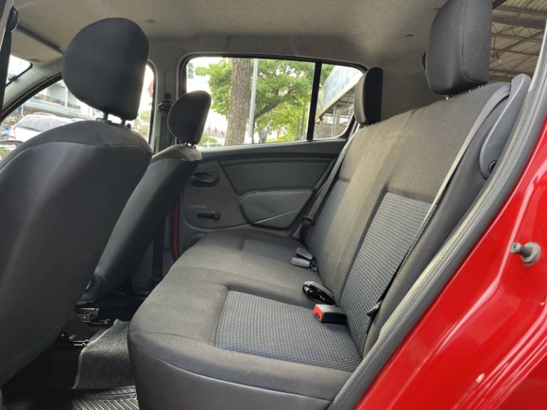 RENAULT - SANDERO - 2008/2009 - Vermelha - R$ 29.900,00