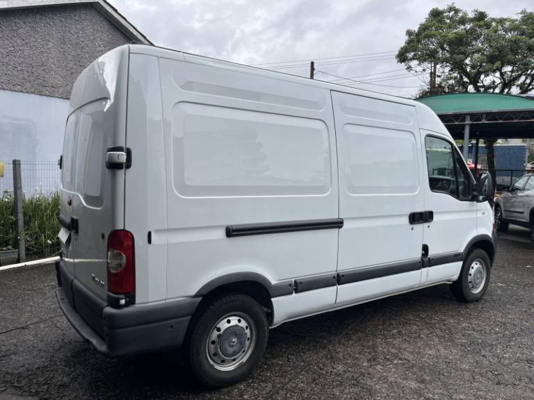 RENAULT - MASTER - 2012/2013 - Branca - R$ 110.000,00