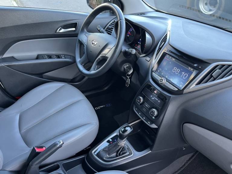 HYUNDAI - HB20S - 2015/2016 - Branca - R$ 66.900,00