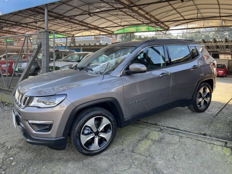 JEEP - COMPASS - 2017/2018 - Marrom - R$ 101.900,00