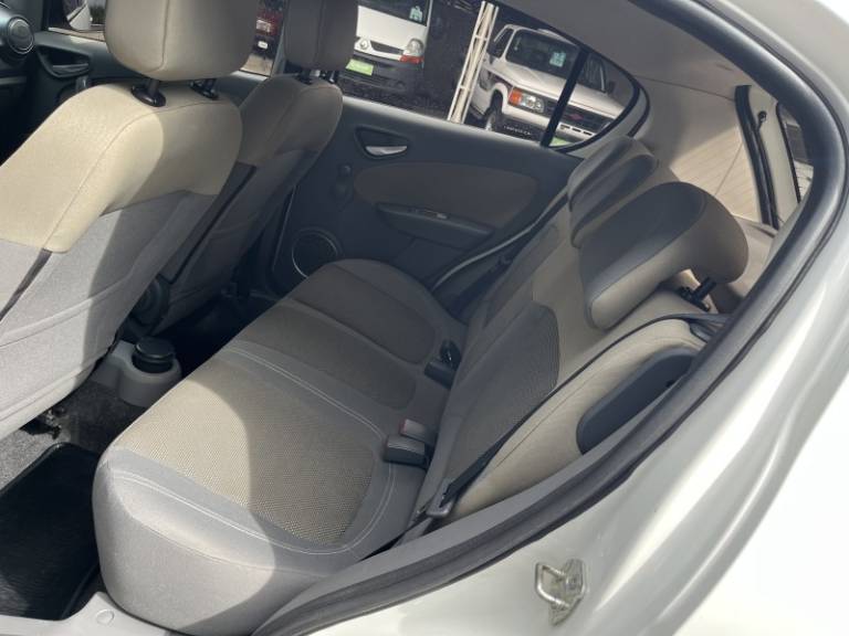 FIAT - PALIO - 2013/2014 - Branca - R$ 39.900,00