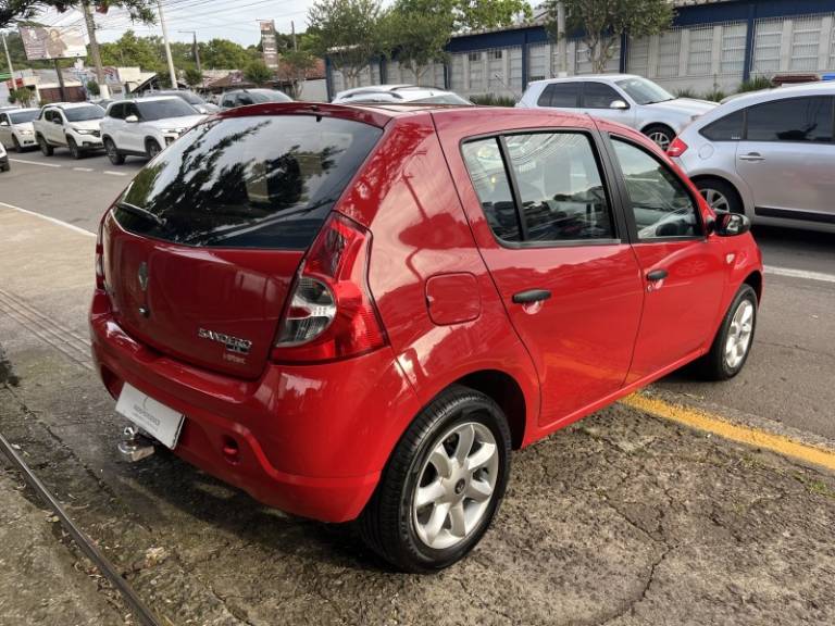 RENAULT - SANDERO - 2008/2009 - Vermelha - R$ 29.900,00