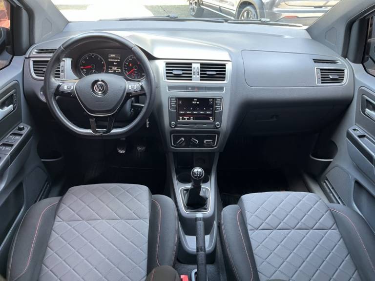 VOLKSWAGEN - FOX - 2018/2019 - Branca - R$ 66.900,00