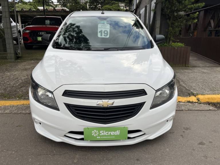 CHEVROLET - ONIX - 2018/2019 - Branca - R$ 55.000,00
