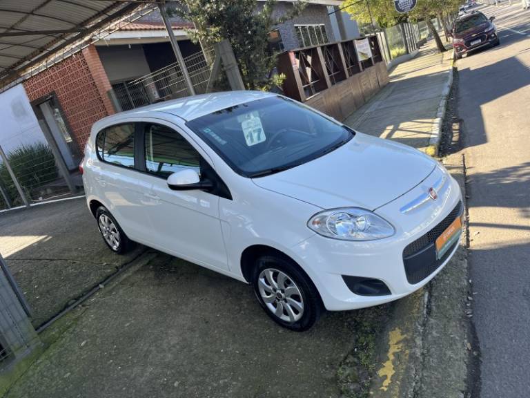 FIAT - PALIO - 2016/2017 - Branca - R$ 48.900,00