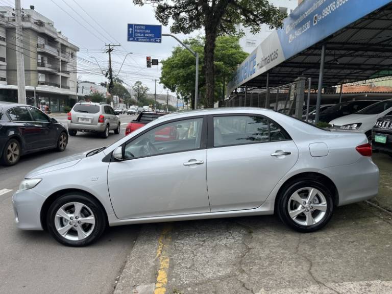 TOYOTA - COROLLA - 2012/2013 - Prata - R$ 66.900,00