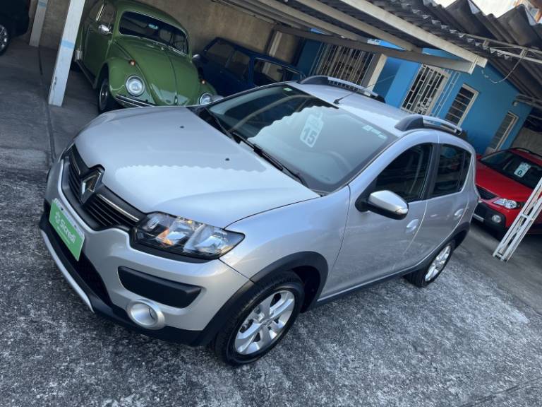 RENAULT - SANDERO - 2014/2015 - Prata - R$ 49.900,00