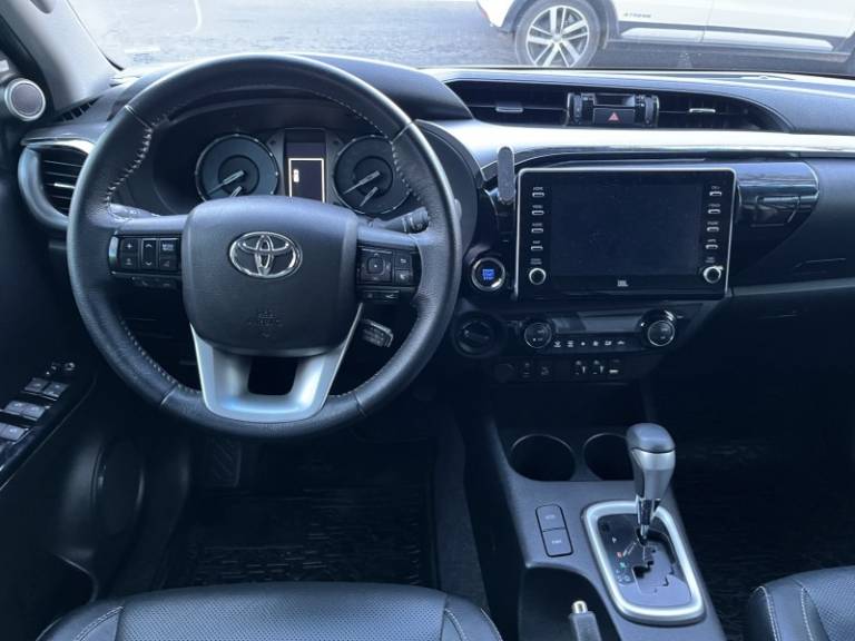 TOYOTA - HILUX - 2022/2022 - Cinza - R$ 265.000,00
