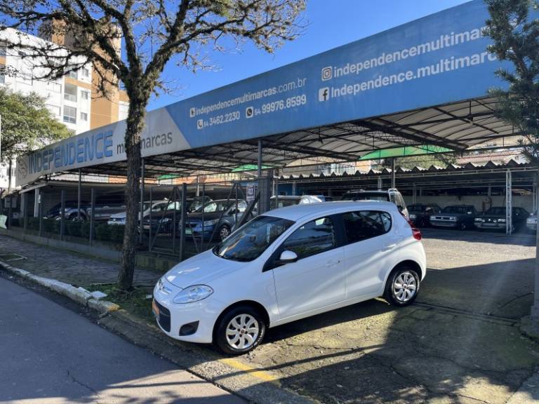 FIAT - PALIO - 2016/2017 - Branca - R$ 48.900,00