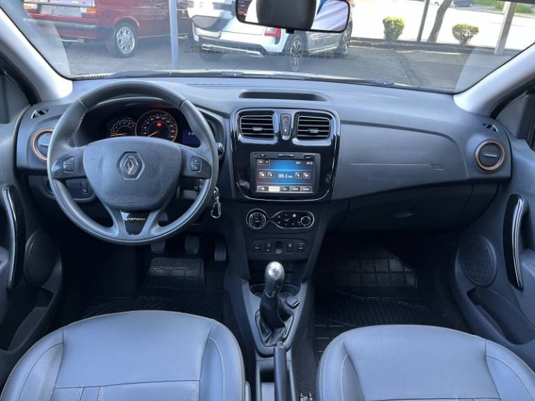 RENAULT - SANDERO - 2014/2015 - Prata - R$ 49.900,00