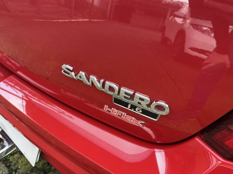 RENAULT - SANDERO - 2008/2009 - Vermelha - R$ 25.900,00