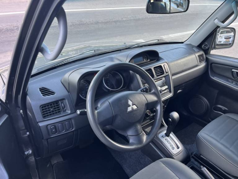 MITSUBISHI - PAJERO TR4 - 2013/2014 - Cinza - R$ 59.900,00