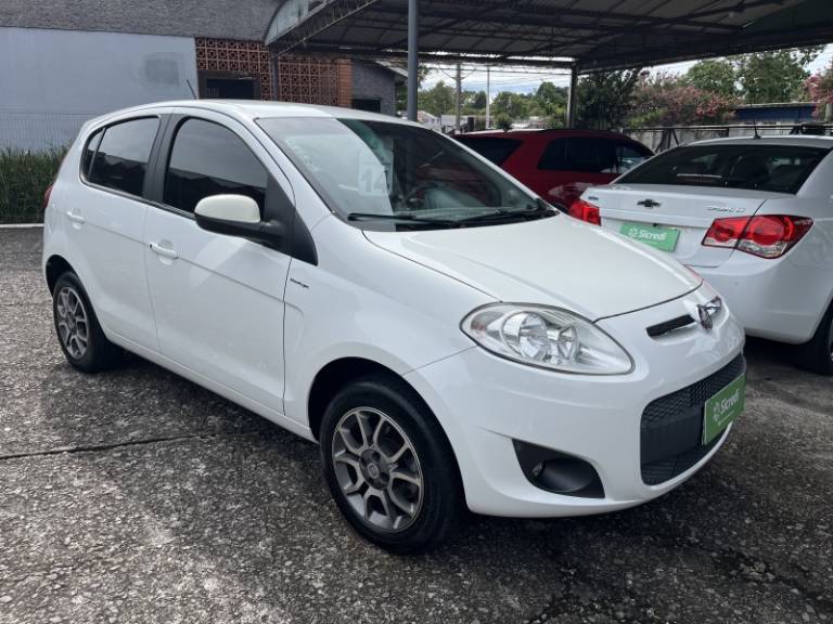 FIAT - PALIO - 2013/2014 - Branca - R$ 39.900,00