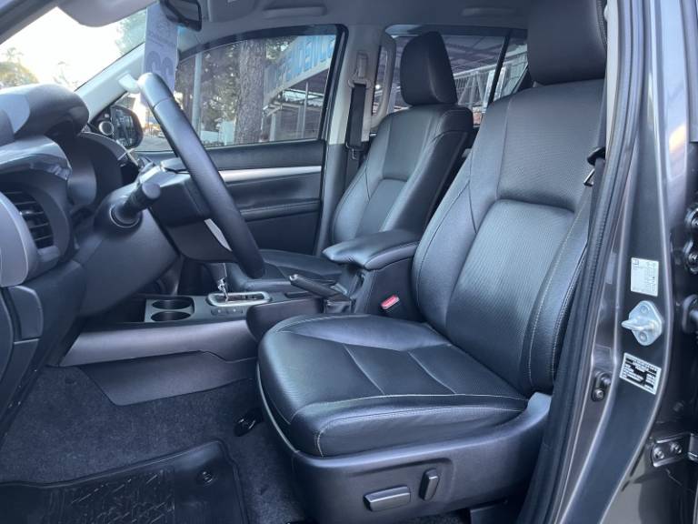 TOYOTA - HILUX - 2022/2022 - Cinza - R$ 265.000,00