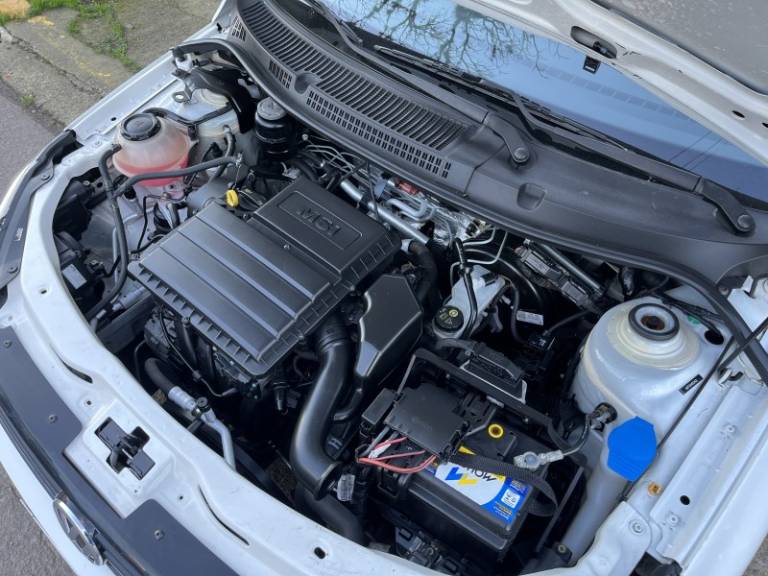 VOLKSWAGEN - GOL - 2020/2021 - Branca - R$ 59.900,00
