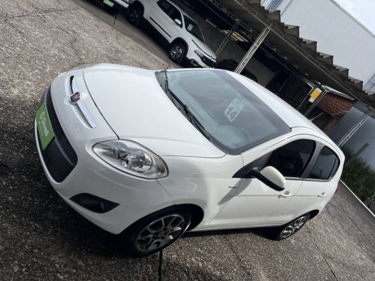 FIAT - PALIO - 2013/2014 - Branca - R$ 39.900,00