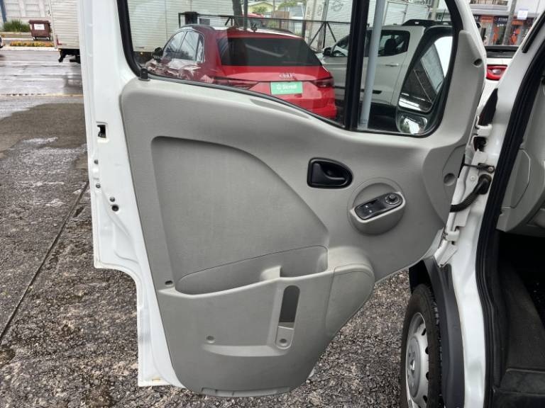 RENAULT - MASTER - 2012/2013 - Branca - R$ 110.000,00