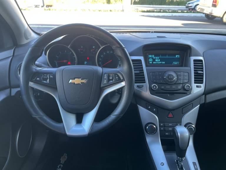 CHEVROLET - CRUZE - 2013/2014 - Branca - R$ 65.000,00