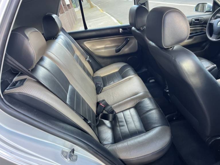 VOLKSWAGEN - GOLF - 2008/2008 - Prata - R$ 51.900,00