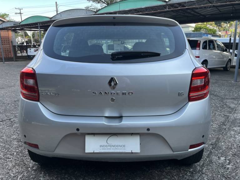 RENAULT - SANDERO - 2015/2015 - Prata - R$ 43.000,00