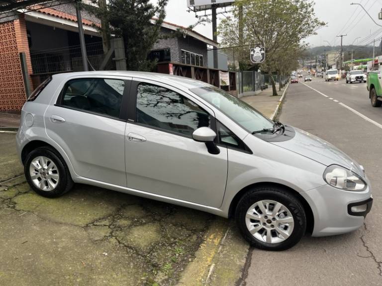 FIAT - PUNTO - 2012/2013 - Prata - R$ 40.900,00