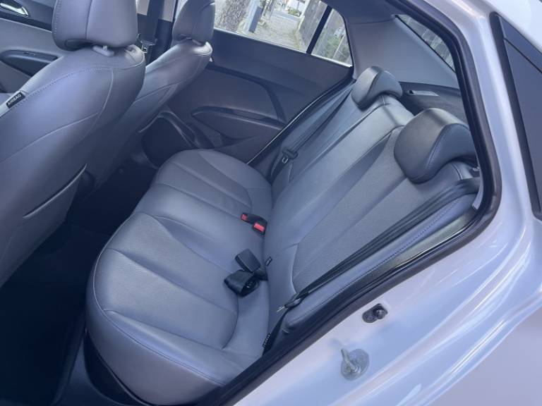 HYUNDAI - HB20S - 2015/2016 - Branca - R$ 66.900,00