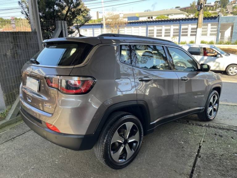 JEEP - COMPASS - 2017/2018 - Marrom - R$ 101.900,00