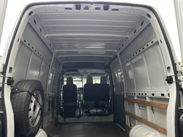 RENAULT - MASTER - 2012/2013 - Branca - R$ 110.000,00