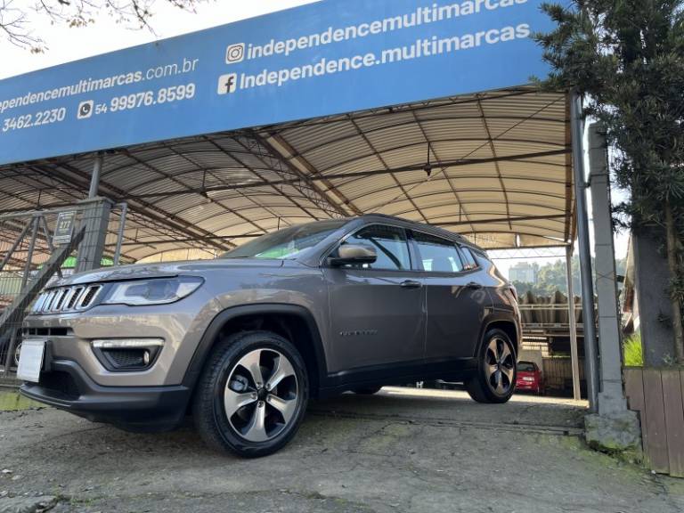 JEEP - COMPASS - 2017/2018 - Marrom - R$ 101.900,00