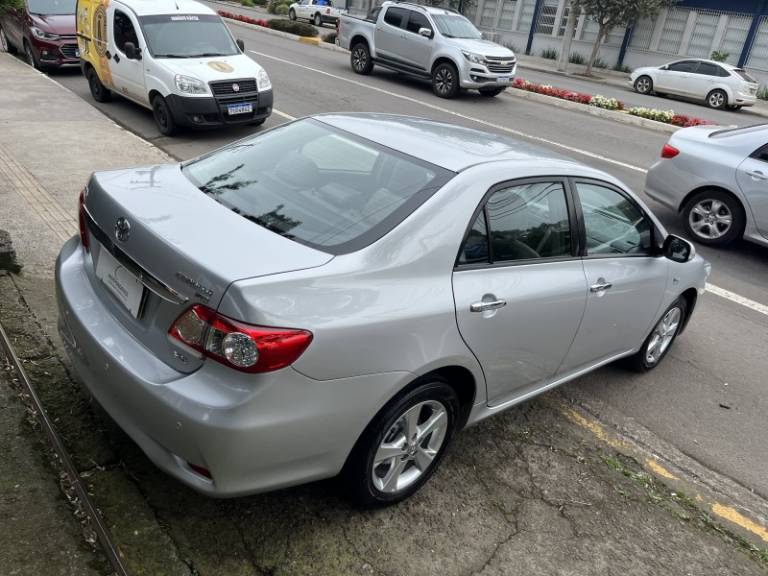 TOYOTA - COROLLA - 2012/2013 - Prata - R$ 66.900,00