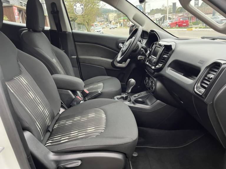 FIAT - TORO - 2016/2017 - Branca - R$ 88.900,00