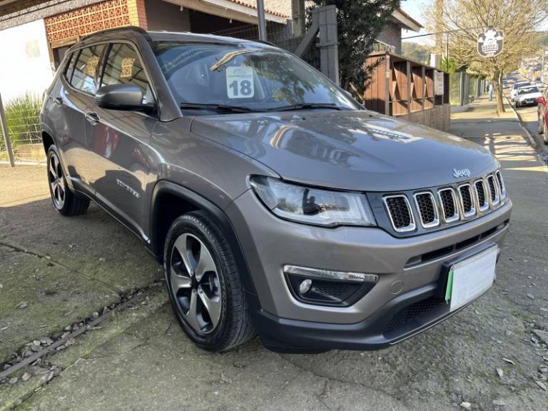 JEEP - COMPASS - 2017/2018 - Marrom - R$ 101.900,00