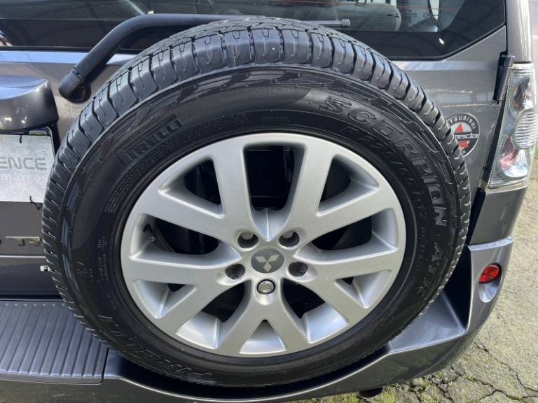 MITSUBISHI - PAJERO TR4 - 2013/2014 - Cinza - R$ 59.900,00