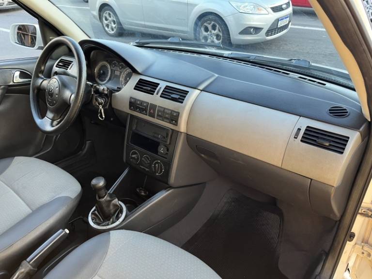 VOLKSWAGEN - GOL - 2004/2005 - Branca - R$ 41.900,00