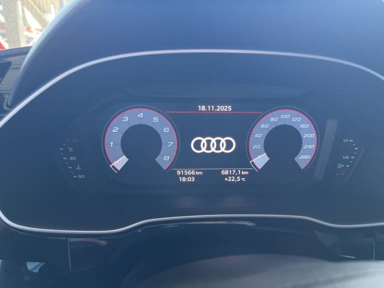 AUDI - Q3 - 2019/2020 - Vermelha - R$ 179.900,00