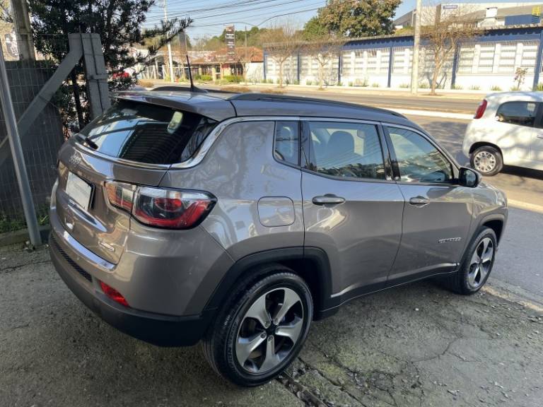 JEEP - COMPASS - 2017/2018 - Marrom - R$ 101.900,00