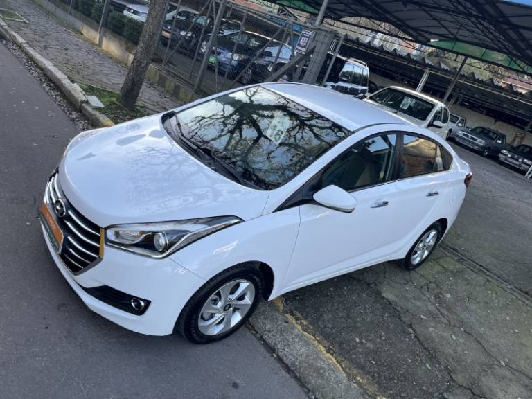 HYUNDAI - HB20S - 2015/2016 - Branca - R$ 66.900,00