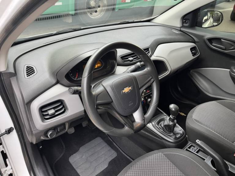 CHEVROLET - ONIX - 2018/2019 - Branca - R$ 55.000,00