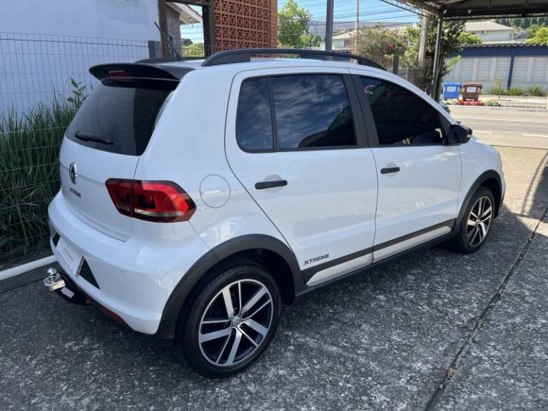 VOLKSWAGEN - FOX - 2018/2019 - Branca - R$ 68.000,00