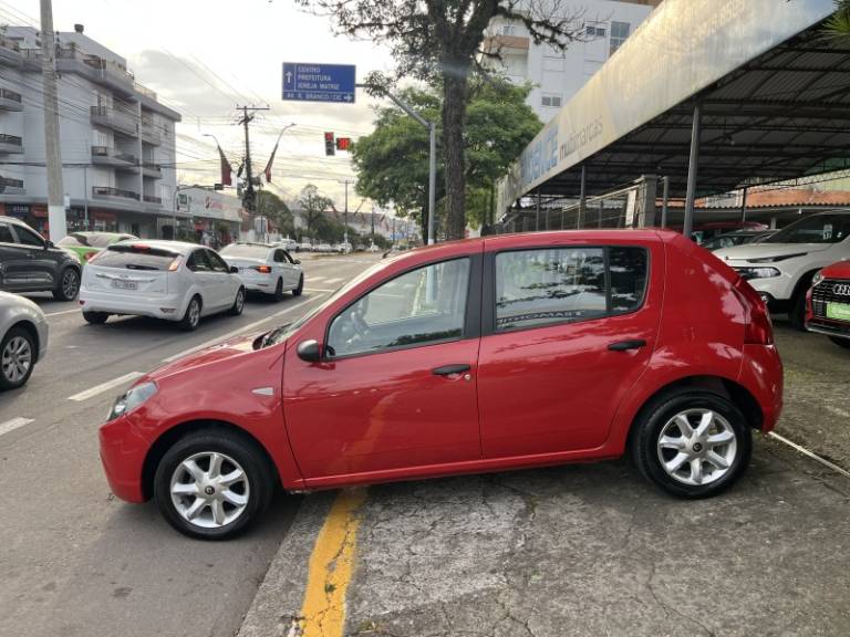 RENAULT - SANDERO - 2008/2009 - Vermelha - R$ 29.900,00