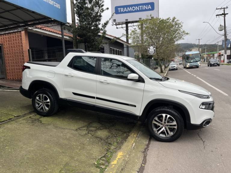 FIAT - TORO - 2016/2017 - Branca - R$ 88.900,00