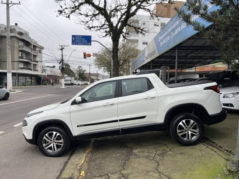FIAT - TORO - 2016/2017 - Branca - R$ 88.900,00