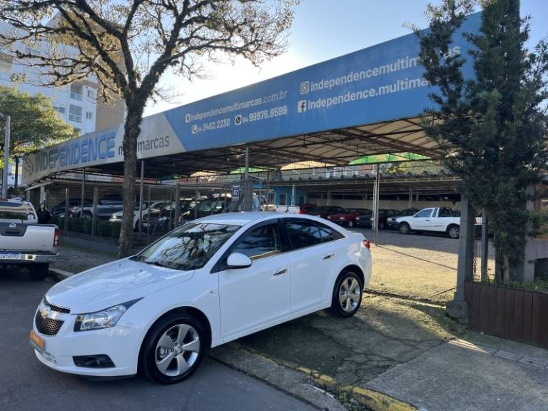 CHEVROLET - CRUZE - 2013/2014 - Branca - R$ 65.000,00