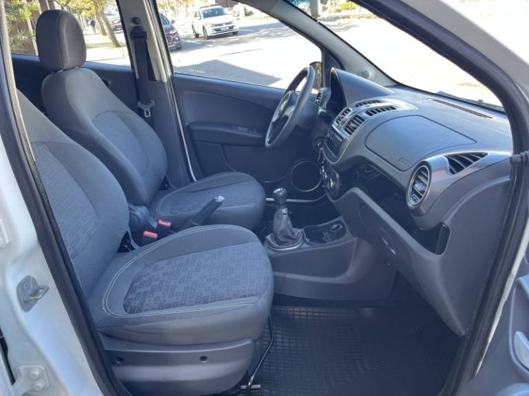 FIAT - PALIO - 2016/2017 - Branca - R$ 48.900,00