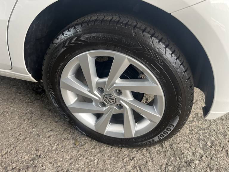 VOLKSWAGEN - GOL - 2020/2021 - Branca - R$ 65.000,00