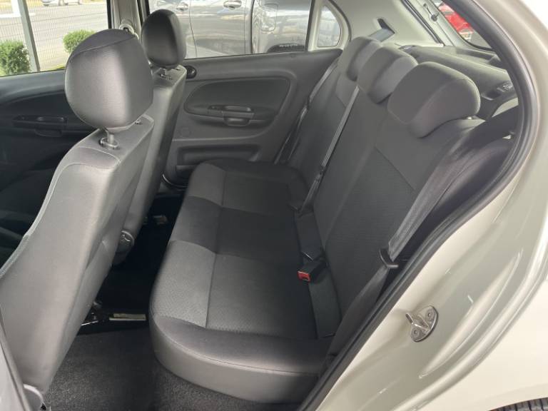 VOLKSWAGEN - GOL - 2020/2021 - Branca - R$ 65.000,00