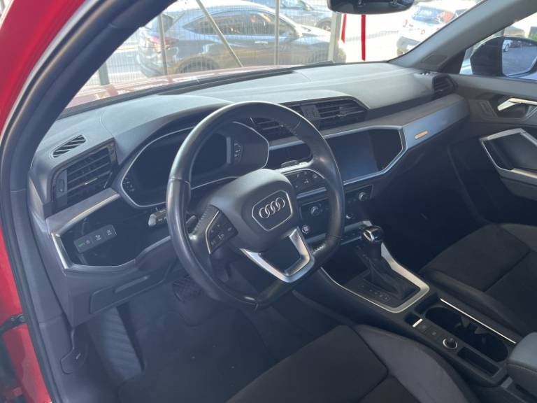 AUDI - Q3 - 2019/2020 - Vermelha - R$ 179.900,00