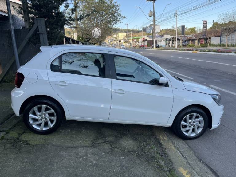 VOLKSWAGEN - GOL - 2020/2021 - Branca - R$ 59.900,00