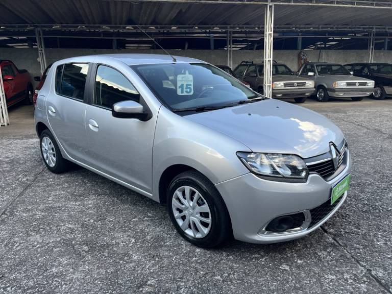 RENAULT - SANDERO - 2015/2015 - Prata - R$ 43.000,00